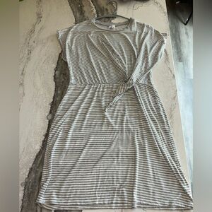 EUC Women’s Alya dress size L